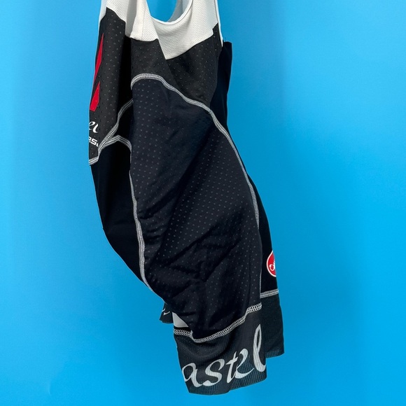 Black and White Athletic Cycling Shorts with Compression Fit - Picture 2 of 10